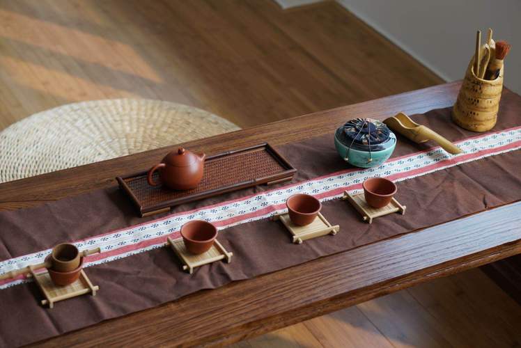 紫砂产品,陶瓷工艺品的技术研发,创意设计,销售;陶瓷制品,字画,古玩