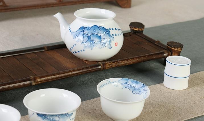 陈玉娜,公司经营范围包括:一般项目:日用陶瓷制品制造;工艺